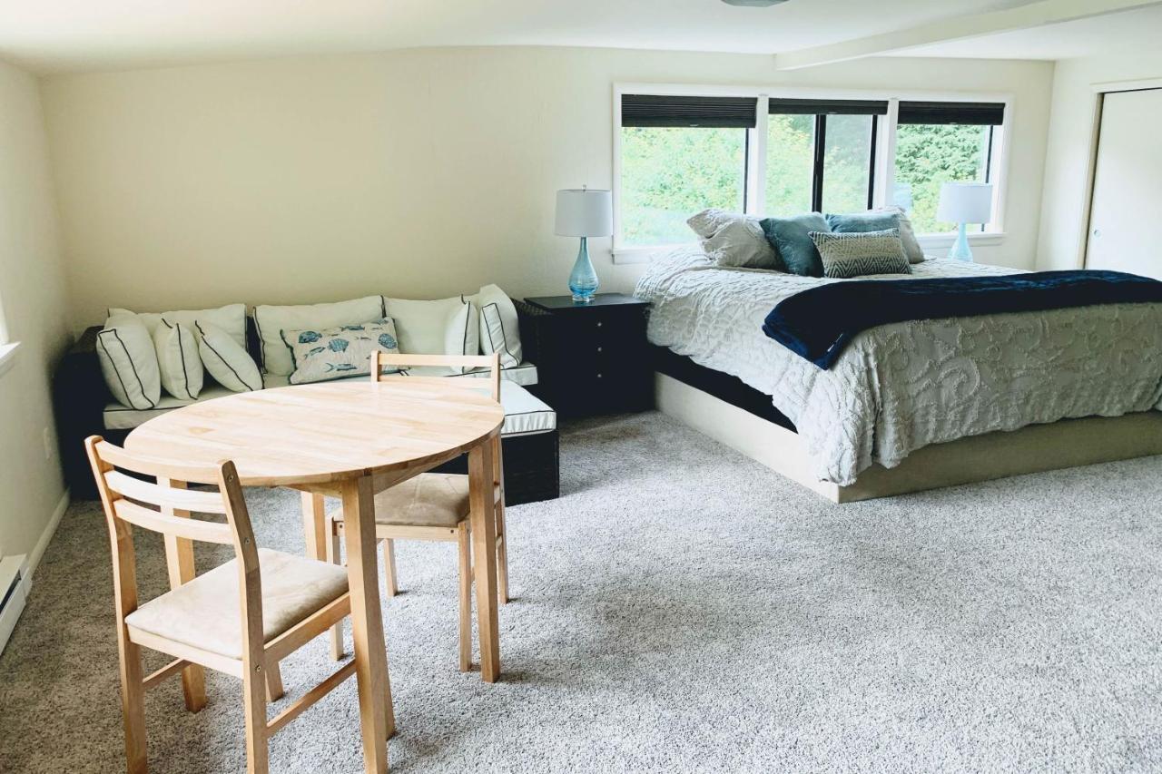 The Tides Retreat Villa Gig Harbor Room photo